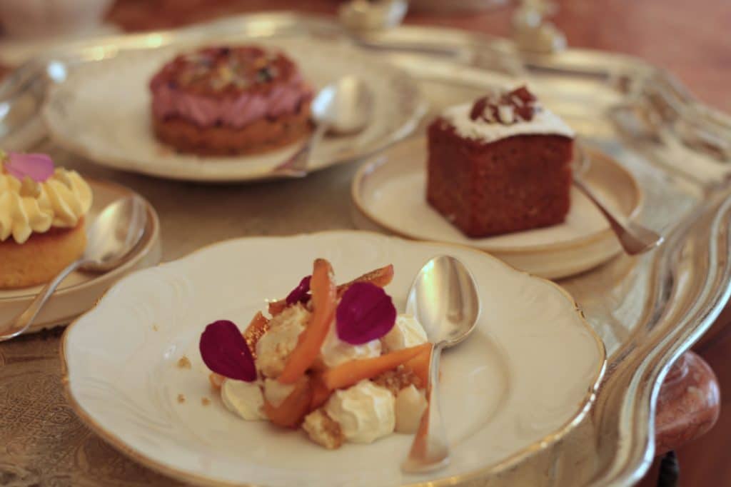 Pâtisseries maison, saveurs subtiles et parfumées au Salon de thé Chez Madame à Vannes.